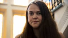 Tourette-sairaus saa lukiota käyvän Katariina Räikkösen elehtimään ja kiroilemaan hallitsemattomasti