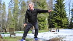 Kalle Mäkelä päätti 57-vuotiaana päästä eroon selkäkivuista ja ylipainosta - nyt hän harrastaa nuorallakävelyä ja on elämänsä kunnossa 63-vuotiaana?