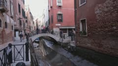 Venetsiassa voimakas laskuvesi tyhjensi kanaaleja