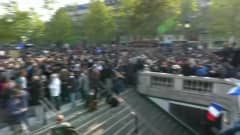 Tuhannet kunnioittivat raa'asti surmattua opettajaa Pariisissa