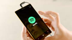 Musiikin suoratoistopalvelu Spotify älypuhelimen ruudulla.