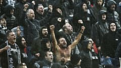 PAOK Thessalonikin kannattajia kuvassa