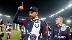 PSG:n Neymar ja Marco Verratti juhlivat Ranskan mestaruutta.