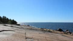 Venäjälle kuuluva Suursaari näkyy selkeällä ilmalla Rankkiin saakka.