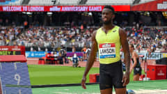 Jarrion Lawson polvistuneena.