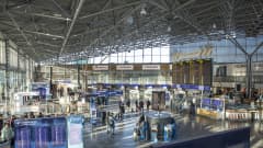 Terminaali kaksi sisältä Helsinki-Vantaan lentoasemalla