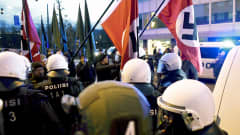 Poliisi pysäytti uusnatsien Kohti vapautta! -marssin Hakaniemessä Helsingissä itsenäisyyspäivänä.