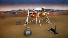 Nasan Mars-laskeutuja Insight esillä ennen avaruuteen lähtöä.