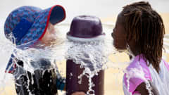Lapset vilvoittelivat suihkulähteellä Washington DC:ssä 19. heinäkuuta. 