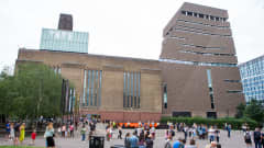 Kuvassa Tate Modern -rakennus Lontoossa.