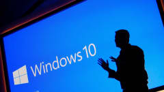 Windows 10 logo ja miehen silhuetti.