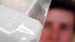 Kokaiinia muovisessa pussissa.