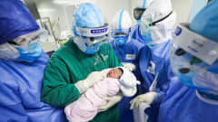 Wuhanissa 7. maaliskuuta syntynyt lapsi jonka äidin epäillään sairastuneen koronavirukseen.