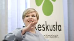 Keskustan puheenjohtaja, tiede- ja kulttuuriministeri Annika Saarikko keskustan tiedotustilaisuudessa eduskunnassa Helsingissä.