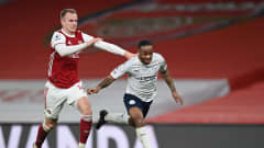  Manchester Cityn Raheem Sterling oli paha pideltävä Arsenalin Rob Holdingille. 