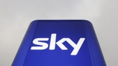 Sky Newsin tunnus yhtiön toimipisteessä Osterleyssä, Lontoossa.