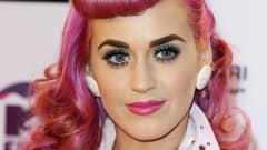 Katy Perry saapui MTV:n gaalaan Belfastiin 6. marraskuuta 2011.