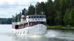 Sisävesilaiva Ukko risteilee Kallavedellä.