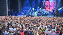 Kuvassa Toto konserttilavalla Pietarsaaressa 05.07.2013