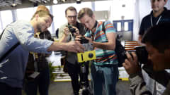 Lehdistön edustajat uuden Lumia 1020 -mallin äärellä puhelimen julkistamistilaisuudessa New Yorkissa 11. heinäkuuta.