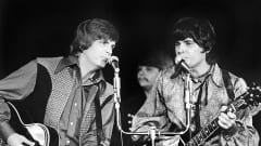 The Everly Brothers eli Phil ja Don Everly esiintymässä Las Vegasissa vuonna 1970.