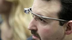 Mobiilikehittäjä Maximiliano Firtman esitteli Google Glassia Latviassa 4. marraskuuta 2013.