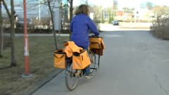 Postinkantaja polkupyörällä.