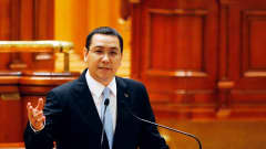 Victor Ponta Romanian parlamentissa Bukarestissa.