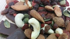Raakasuklaa, goji-marjat sekä pähkinät ja siemenet ovat monelle jo tuttuja makuja.