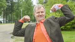 Kajaanin runoviikon taiteellinen johtaja Taisto Reimaluoto.