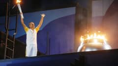 Brasilialaisjuoksija Vanderlei de Lima sytytti olympiatulen Rio de Janeirossa 5. elokuuta.
