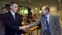 Kari-Pekka Kyrö (vas.) ja Antidopingtoimikunnan lääketieteellinen johtaja Timo Seppälä vuonna 2010.
