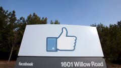 Peukalotaulu Facebookin päämajan lähistöllä Kaliforniassa. 