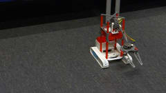 Seinäjoen ammattikorkeakoulussa 3D-tulostimella tehty leikkikalua muistuttava ja älypuhelimella ohjattava pieni robotti.