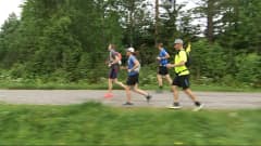 Suomi 100 -juoksijoita Rovaniemellä matkalla kohti Helsinkiä.