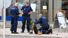 Turun puukottaja poliisin kiinniottamana.