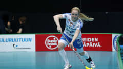 Eliisa Alanko hyökkää.