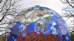 Bonnin ilmastokokouksen yhteydessä kokouspaikalle rakennettu suuri maapallo.