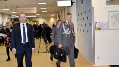 Puolustusministeri Jussi Niinistö saapui Naton Brysselin päämajaan puolustusministerikokoukseen 9. marraskuuta 