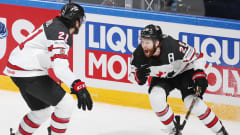 Kanadalaishyökkääjät Nick Paul ja Connor Brown riehaantuivat, kun kaksikko oli viimeistellyt jatkoajalla MM-kullan ratkaisseen äkkikuolemaosuman.