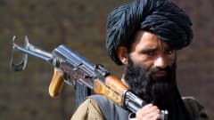 Taliban-sotilas Afganistanissa 21. marraskuuta 2001. 