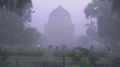 Sankka savusumu peitti Intian Delhin