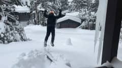 Poika hyppäsi lumihankeen Kaliforniassa