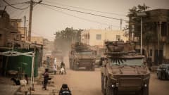 Operaatio Barkhaneen osallistuvia panssaroituja ajoneuvoja partioimassa Malin Timbuktussa joulukuussa 2021.