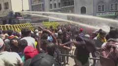 Sri Lankassa rajuja mielenosoituksia