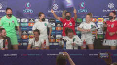 Itävallan pelaajat valtasivat joukkueensa lehdistötilaisuuden