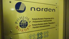 Pohjola-Norden -säätiön logo toimiston ovessa.