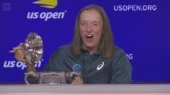 Iga Swiatek kurkisti US Openin pokaalin sisään ja yllättyi iloisesti