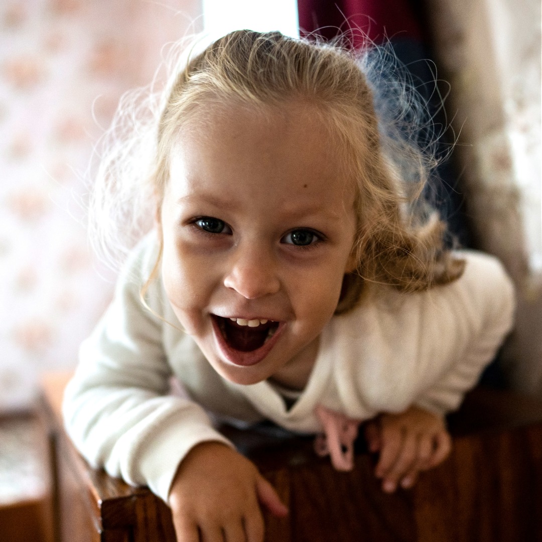 Alinan, 3, isä kaatui sodan alussa, sitten katosi turvallinen äitikin ...