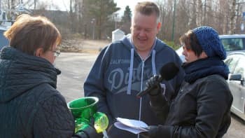 Aki Palsanmäki arvioi Heli kasken haastattelussa Pirkko Tainion vihreän maljakon arvoksi liki tuhat euroa.